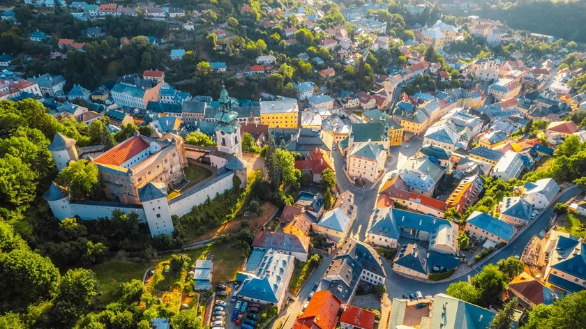 Slovakya'daki Banska Štjavnica Şehri Eski Bir Volkan Kraterinde Saklı Cennet