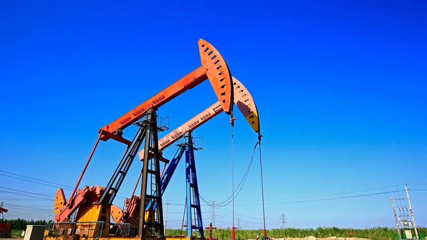 ABD İran Tehditleri Sonrası Petrol Fiyatları Yükseldi, Tedarik Zinciri Endişeleri Arttı