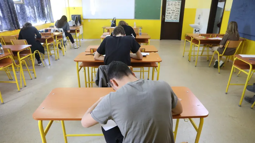 Osma sınıf öğrencileri üçüncü küçük mature testi için bugün sınav yapıyor.
