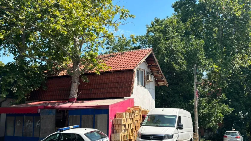 Sırbistan'ın Karaburma semtinde bir apartmanda Radivoje G.'nin bedeni bulunmuştur.