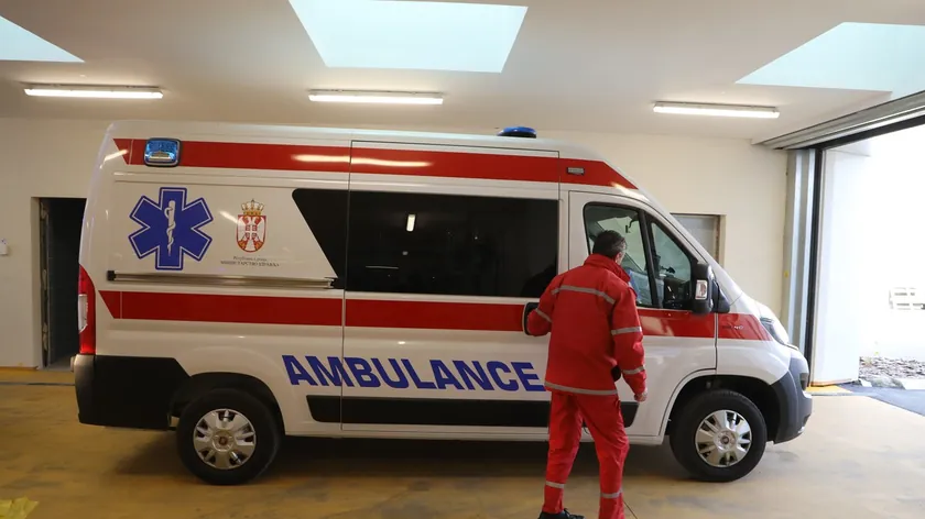 Sırbistan'ın Apatin kentinde iki genç çocuğu boğulmaktan kurtardı