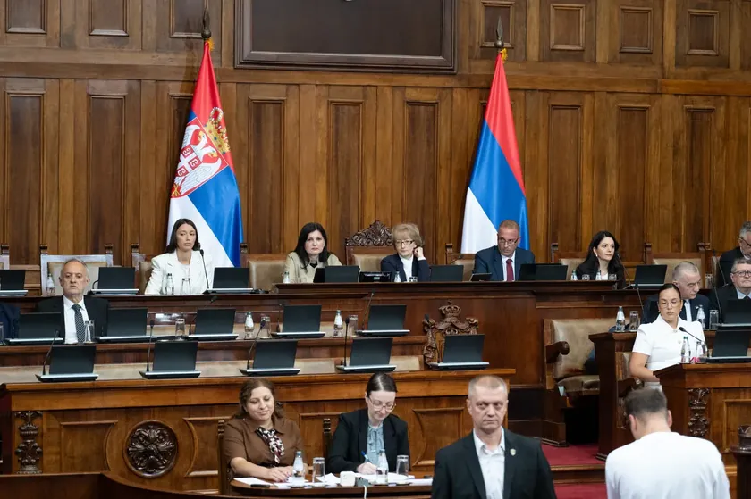 Sırbistan Parlamentosu'nda gelecek hafta olası güvensizlik oylaması yapılacak.