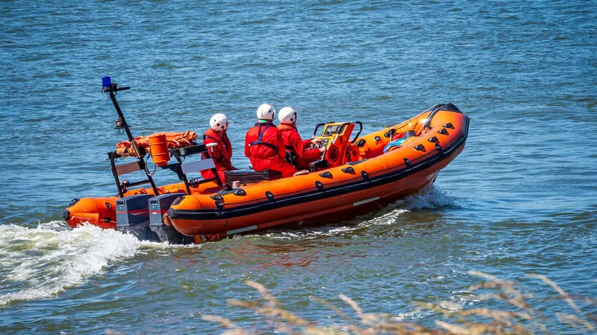İsveç ve Finlandiya arasında Baltık Denizi'nde buzda mahsur kalan iki Alman kurtarıldı