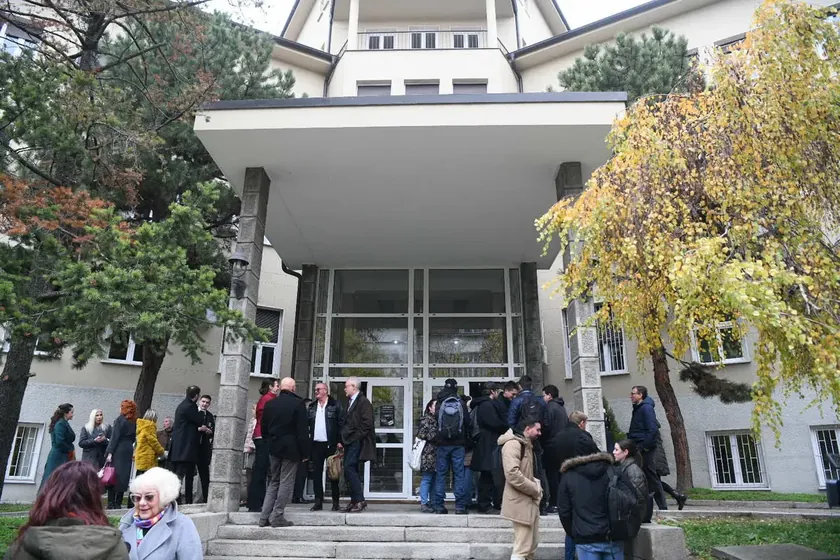 Sırbistan Belgrad Tıp Fakültesi'ne Seçim Usulsüzlüğü İddiaları Üzerine Müfettişler Geldi