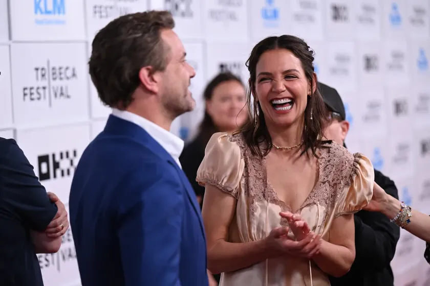 Amerikalı aktris Katie Holmes ve yeni sevgilisi sanatçı Jason Bard Jarmoski İtalya'da romantik bir tatil geçirdi.