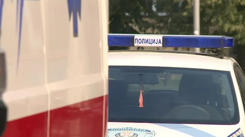 Grup muÅ¡karaca 15 yaşında bir çocuğu Nov Sad'daki Tıp Okulu Parkı'nda dövdü.