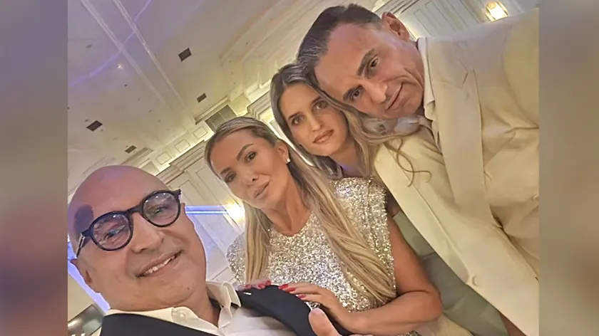 Sırp iş insanı Dragan Stanković, sevgilisi Aleksandre ile birlikte bir gala gecesinde arkadaşlarıyla vakit geçirdi.