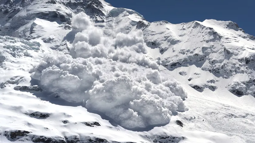 Himalaya'da çığ faciası: Himlung Himal'de kampı vuran çığda 4 kişi öldü, en az 12 kişi kayıp