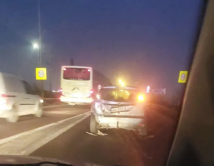 Pančevaç edirici’nde trafik kaza: Yol tamamen kapandı, yolcular yaya geçiyor