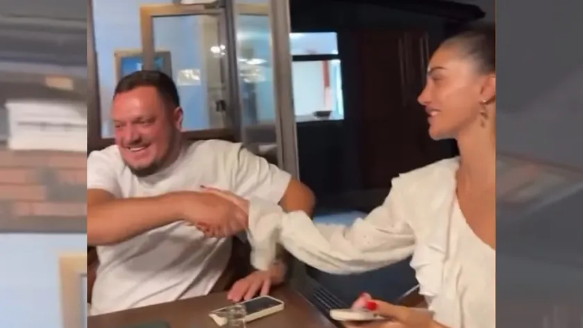 Gastoz içiyordu, Anđela ödeme yapıyordu Bir kafeden gelen görüntü sosyal medyada büyük tepki aldı.