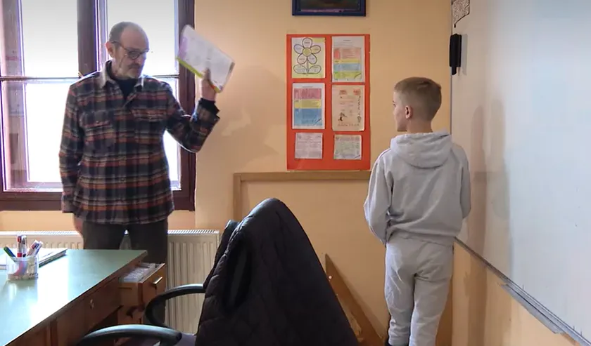 Nikola sadece bir öğrenci olarak okulda eğitim görüyor