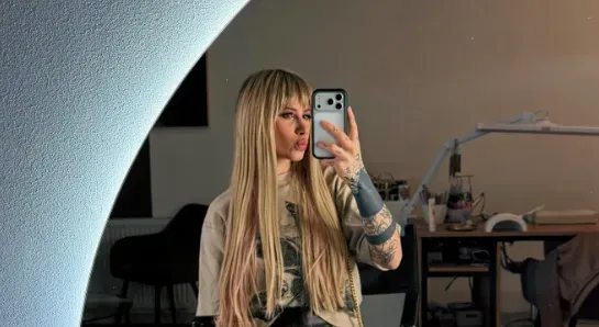 Hırvatistan'ın Eurovision favorisi Stela Rade, pole dansı ve araba yarışlarıyla dikkat çekiyor