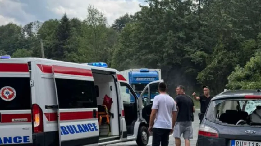 Kolašin-Misoka yolunda kamyon ve otomobil çarpışması İki kişi yaralandı