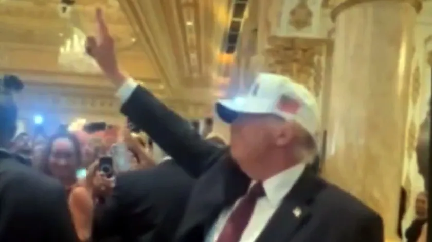 ABD Eski Başkanı Trump İran Saldırıları Öncesi Mar-a-Lago'da Eğlenirken Görüntülendi