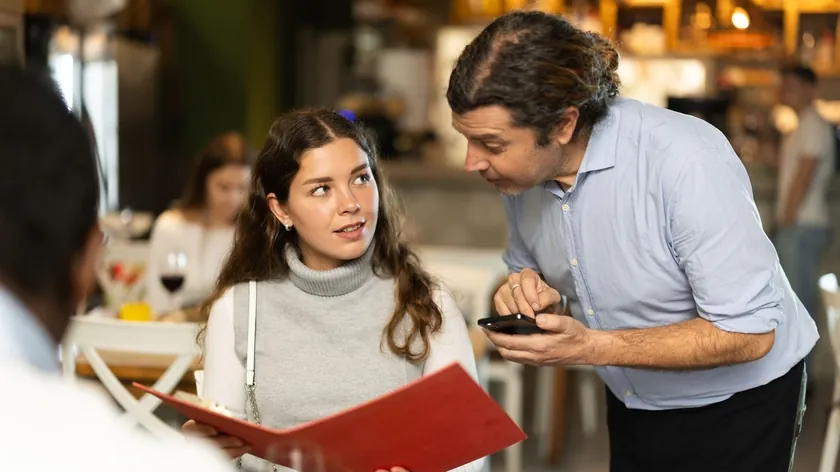 Restoranlarda Psikolojik Tıkaçlarla Nasıl Yüksek Fiyatlı Siparişlere İtme Deniyor?