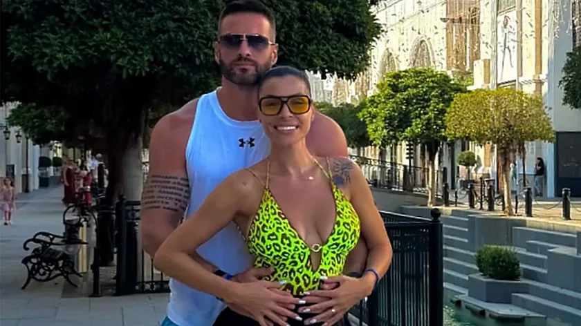 Sırp şarkıcı çift Mia Borisavljević ve Bojan Grujić, yeni bir tatil fotoğrafıyla tekrar dikkat çekti.