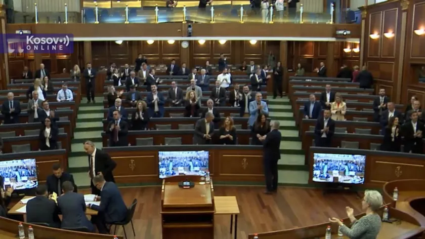 Priştine Meclisi'nde Banjska Kararı Gerilimi Sırp Listesi Salonu Terk Etti