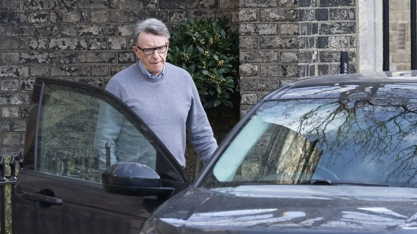 Büyük Britanya, Lord Mandelson'un Epstein bağlantılarıyla ilgili ilk belgeleri yayımladı