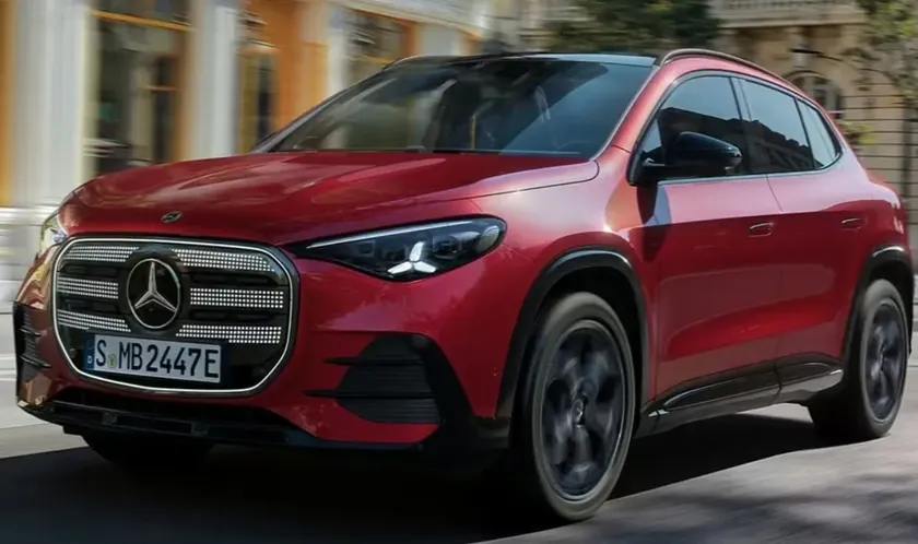 Mercedes'in Yeni GLA Modeli Geleceğin Araba Gibi Görünüyordu