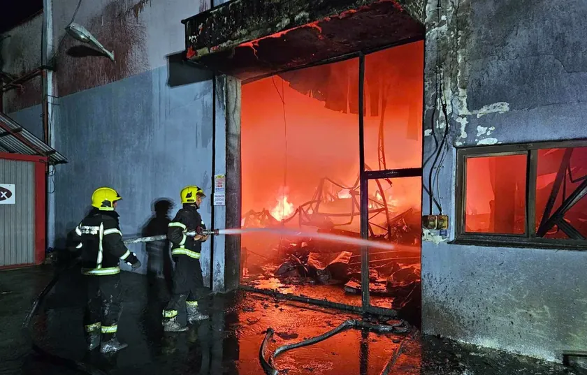 Paliç'teki restoranda çıkan yangına 10 araç ve 18 itfaiyeci müdahale etti.