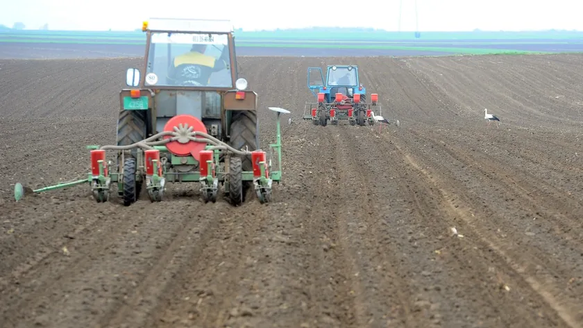 Sırbistan'da çiftçilere yönelik motorin fiyatı litresi 181'den 184 dinara yükseldi