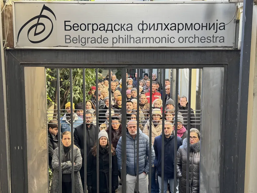 Beogradska filharmoniya çalışanları Bojan Suđić'in geçici yönetici olarak atanmasına karşı çıktı