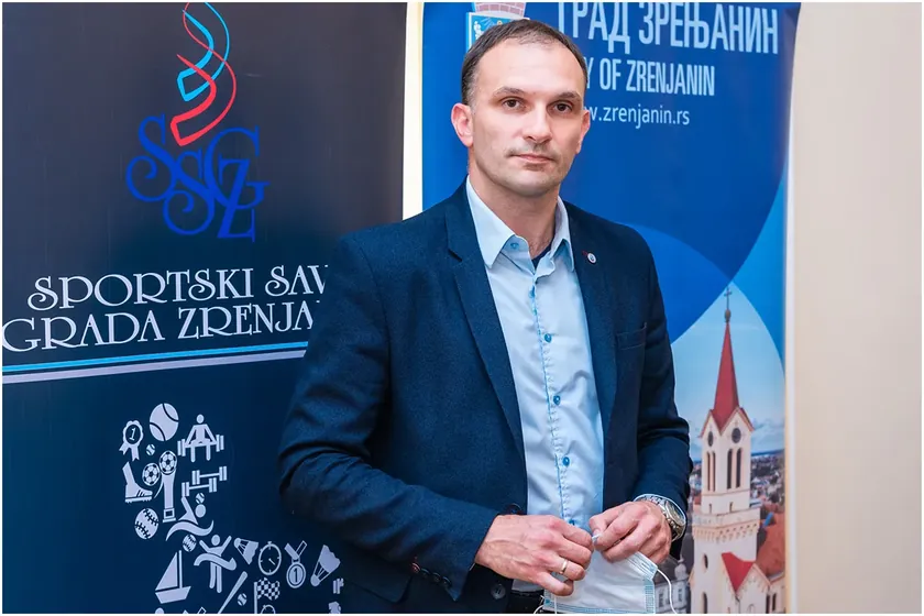Zrenjanin'da Opozisyon, Su Tedarik Sorunları Nedeniyle Belediye Başkanı ve Direktörün İstifa Etmesini Talep Ediyor
