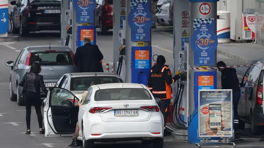 Almanya'da yüksek yakıt fiyatları sürücüleri yavaşlamaya zorluyor, radarlar boş kalıyor