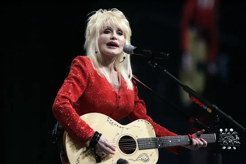 Tramp, Doli Parton'ın ölümüne saygı göstermek için Amerikan bayrağını yarıya indirecek.