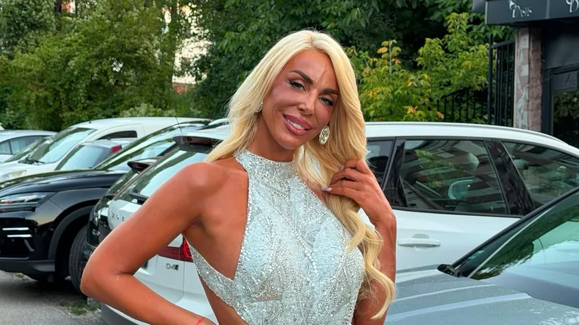 Bojana Lazić, annesiyle birlikte Karadağ'da tatilde.