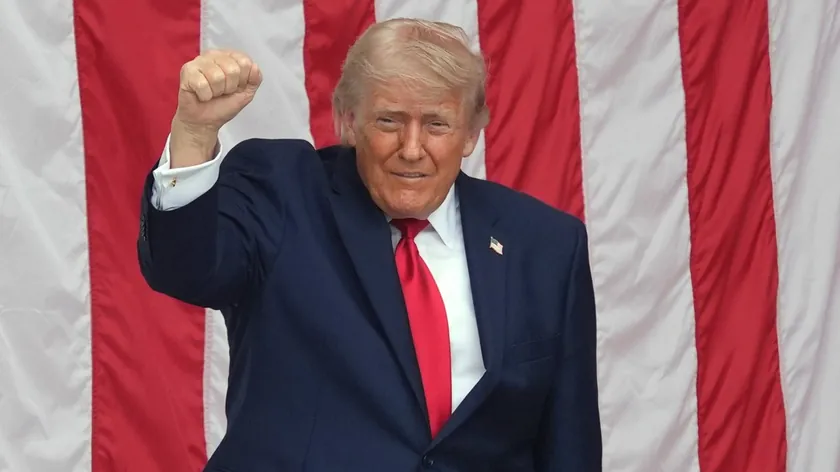 ABD Başkanı Trump İran saldırılarını iptal ettiğini ve müzakereleri onayladığını duyurdu