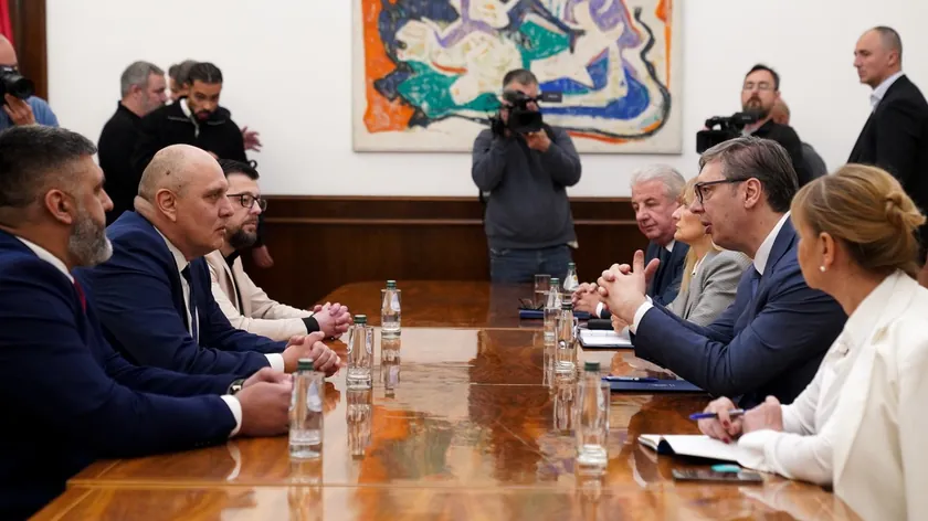 Sırbistan Cumhurbaşkanı Vučić parti temsilcileriyle önemli istişare görüşmelerine yarın devam edecek