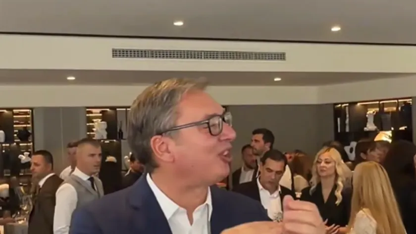 Vučić, "Dört Yıl" adlı şarkıyı siyasi rakiplerine ithaf etti (video)