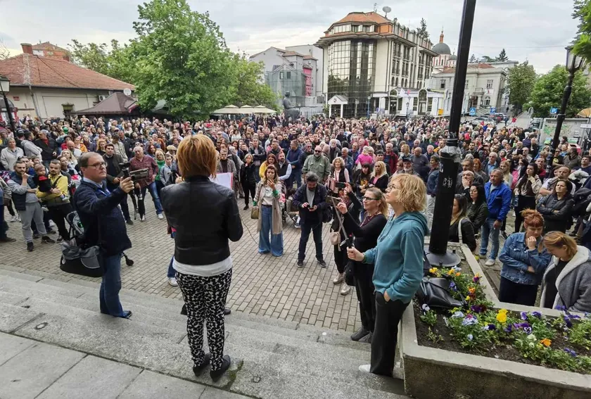 Kragujevac'ta öğrenciler için Sretenje etkinliğine destek amacıyla dayanışma pazarı düzenleniyor