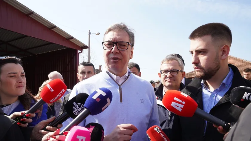 Sırbistan Cumhurbaşkanı Vučić Kosova'daki Sırplarla görüşmek üzere geçiş noktalarına gidecek