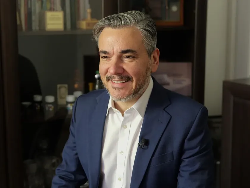 Sırp politikacı Vladimir ObradoviÄ, antirejim cephesi ve seçmen katılımını artırmak için diğer partilerle birlikte çalışmanın önemini vurguladı.