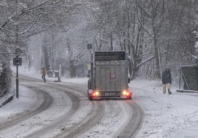 Sırbistan İçişleri Bakanlığı yeni kar ve buzlanma riskine karşı sürücüleri uyardı