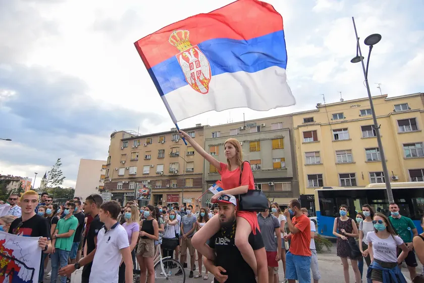 Toronto'daki Sırplar Niş'teki öğrenci protestosuna destek için bir araya geliyor