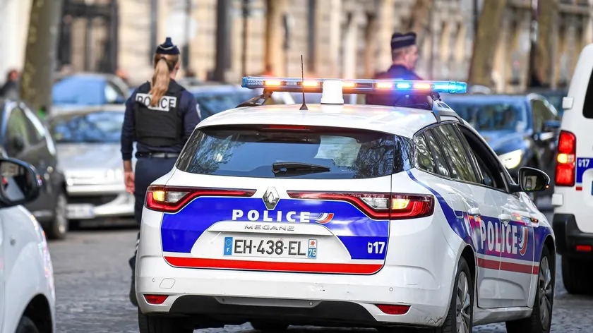 Fransa'da bir sürücü, iklim aktivistlerinin arasına otomobille daldı: Dört yaralı