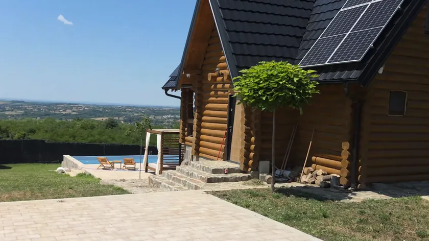 Sırp şarkıcısı Nenad Jovanović'in Kosmaç'taki evini gösterdi.