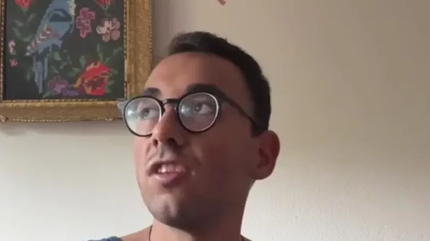 Bivşi riyalite katılımcısı üzüntüsünü dile getirdi Annenize hakaret edenlere nasıl cesaret edersiniz?