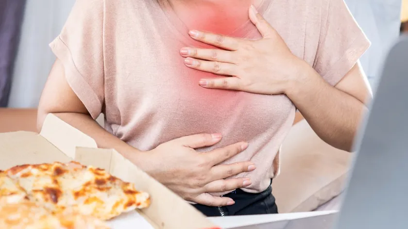 Yutkunurken Göğüs Ağrısı Kalp Kriziyle Karışabiliyor: Uzmanlar Uyardı