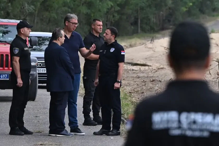 Sırp avukat Nikola Lakiç, Deliblatska Peşçari yangınında verilen kararlar nedeniyle Vučić ve Dačić'in yargılanması gerektiğini belirtti.