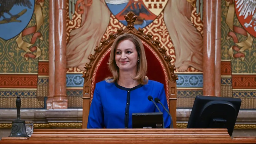 Mađarsko'da başkanlık yetkileri geçici olarak parlamento başkanı Agneš Foršthofer'e devredilecek.