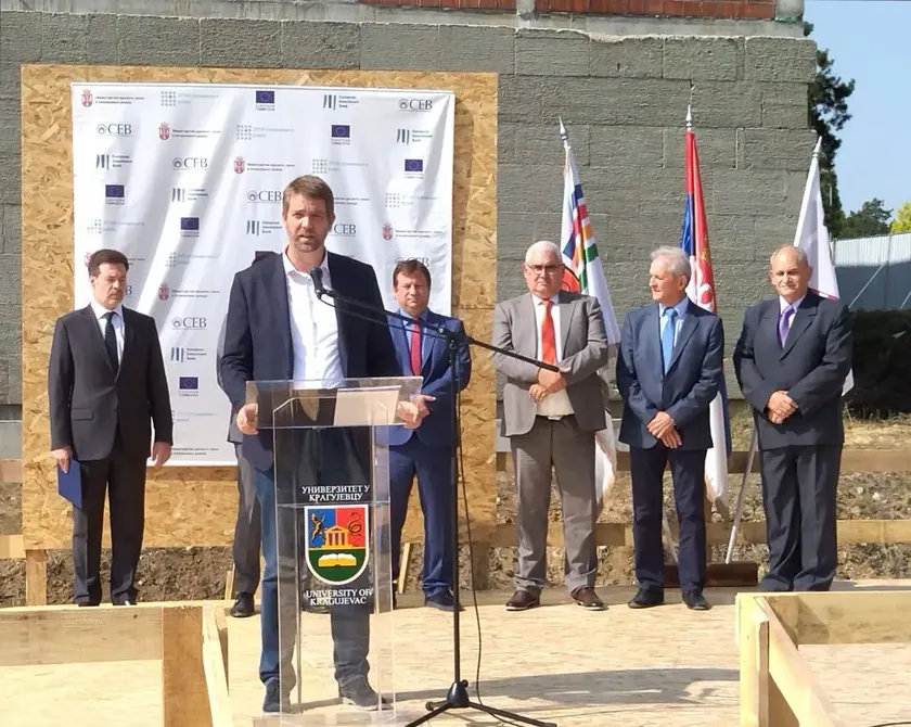 Sırbistan'da Milletvekili Jekić, Kragujevac Belediye Başkanını Çocuk Dinlenme Tesisi kararından dönmeye çağırdı