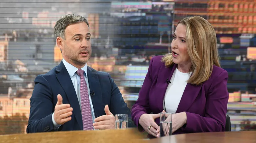 Sırbistan'da Yerel Seçimler Öncesi Canlı Yayında Bakan ile Muhalif Lider Tartıştı