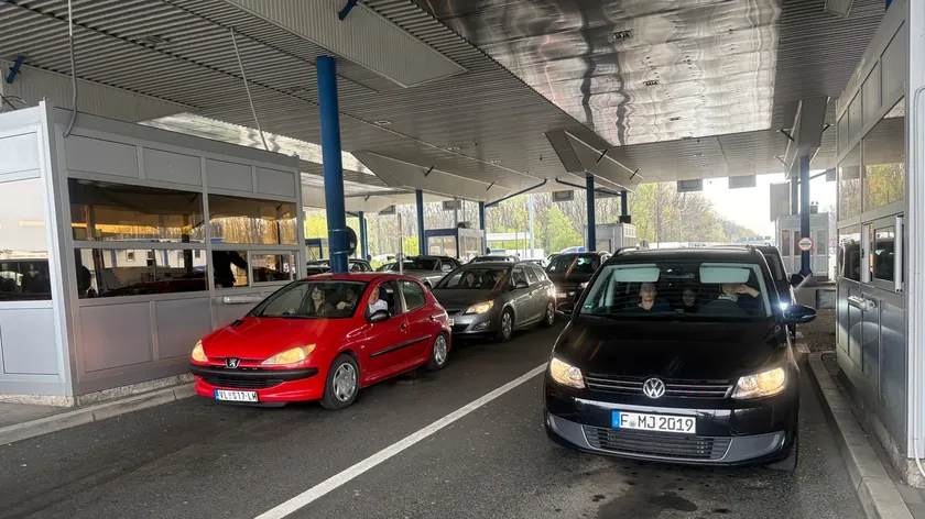 Sırbistan Sınır Kapılarında Kamyonlar Üç Saate Kadar Bekliyor