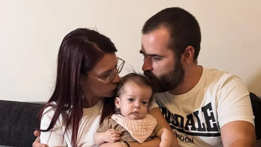 Dört aylık Jana Aćimović, nadir bir hastalığı olan osteropetrozu nedeniyle Almanya'daki Ulm'a tedaviye gidecek.
