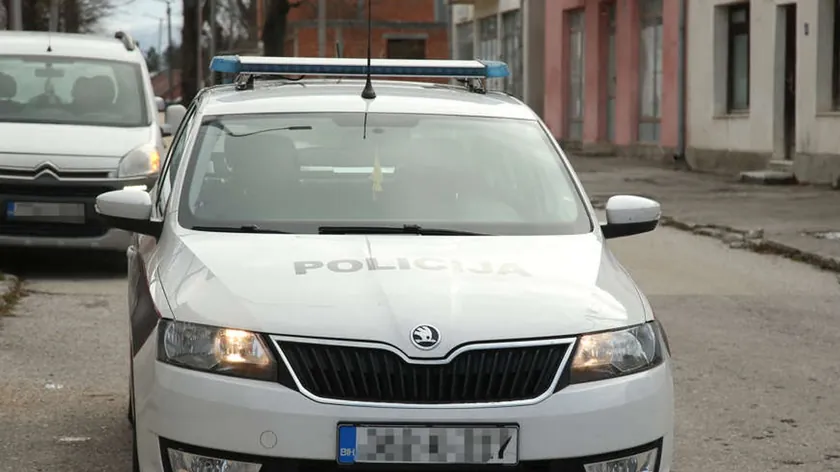 Bosansko Krupa'da bir evde erkek cesedi bulundu.