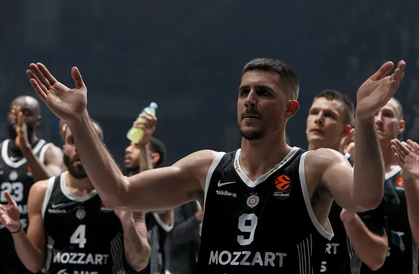 Sırp Vanja Marinković NBA takasında kritik rol oynarken Chris Paul serbest kalıyor.